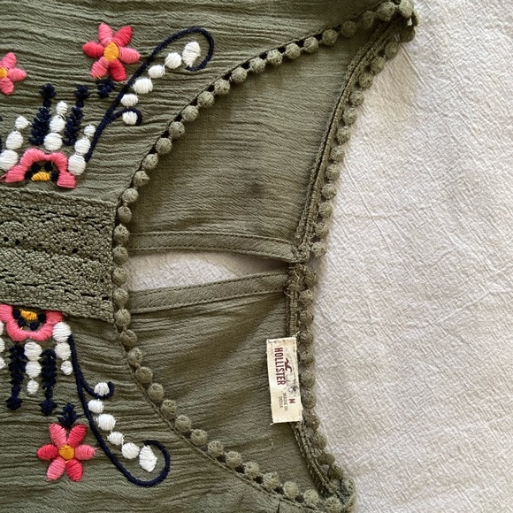 Women’s Hollister Top - Picture 3 of 3